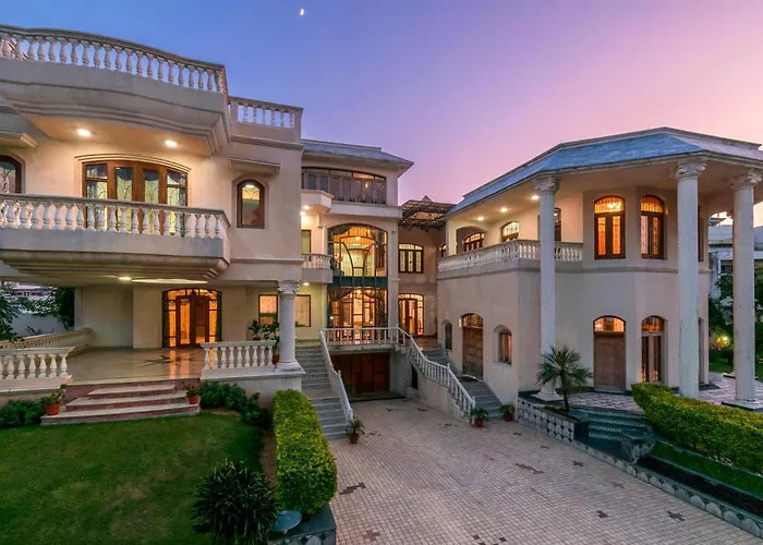 Stayvista's Krishnalaya Mansion: Luxurious Retreat with Indoor Pool & Leisure Amenities Jaipur